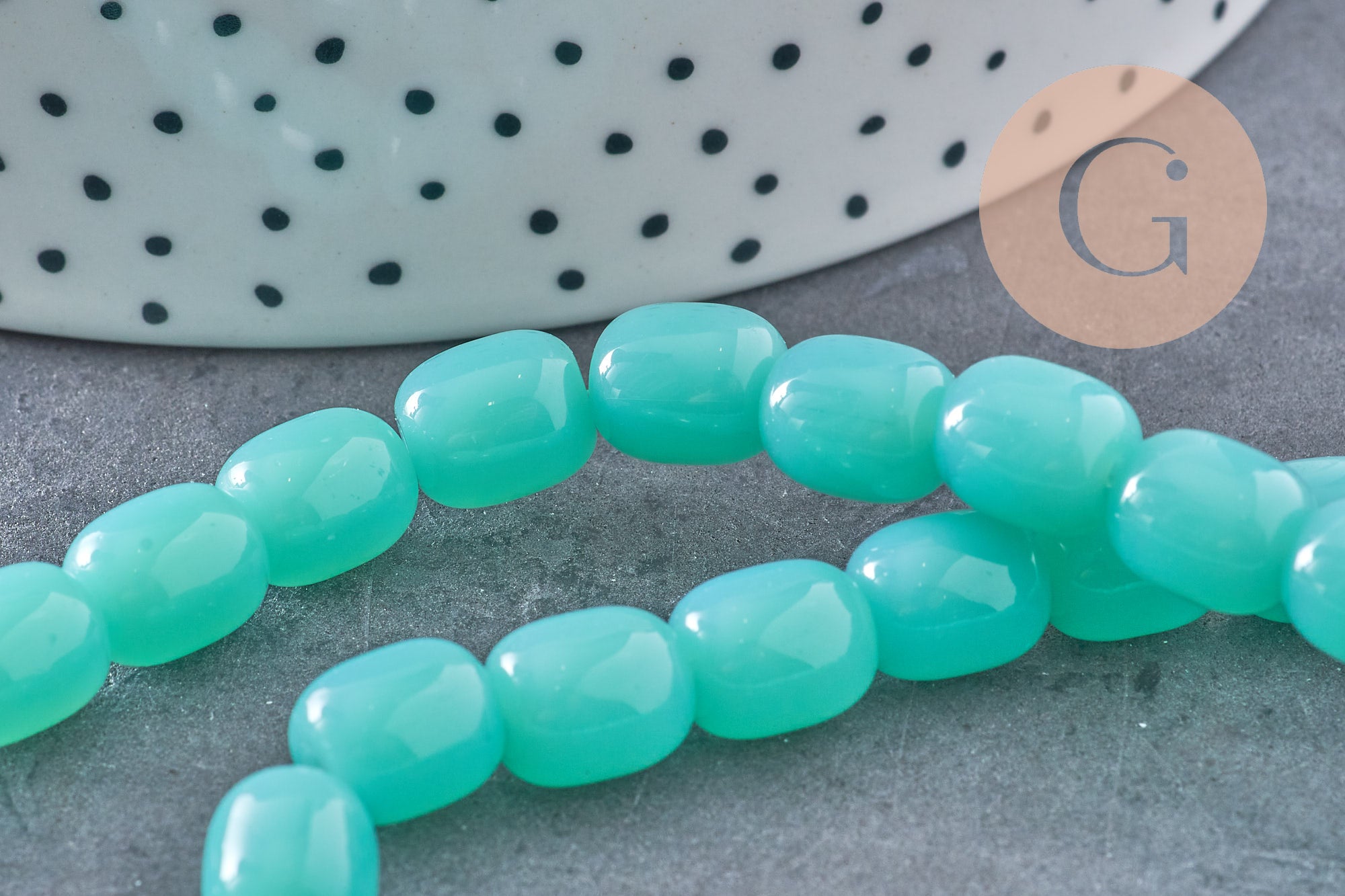 Perle ovale verre vert opaquet, des perles en verre imitation jade, fil de 39 perles,9.5mm x1 (G5368)