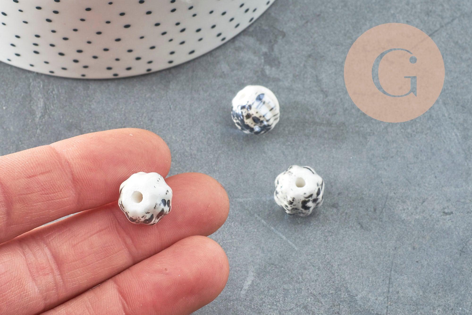 Perle porcelaine blanche taches noires 13mm, perle striées,perle céramique blanche, x10 (G9446)