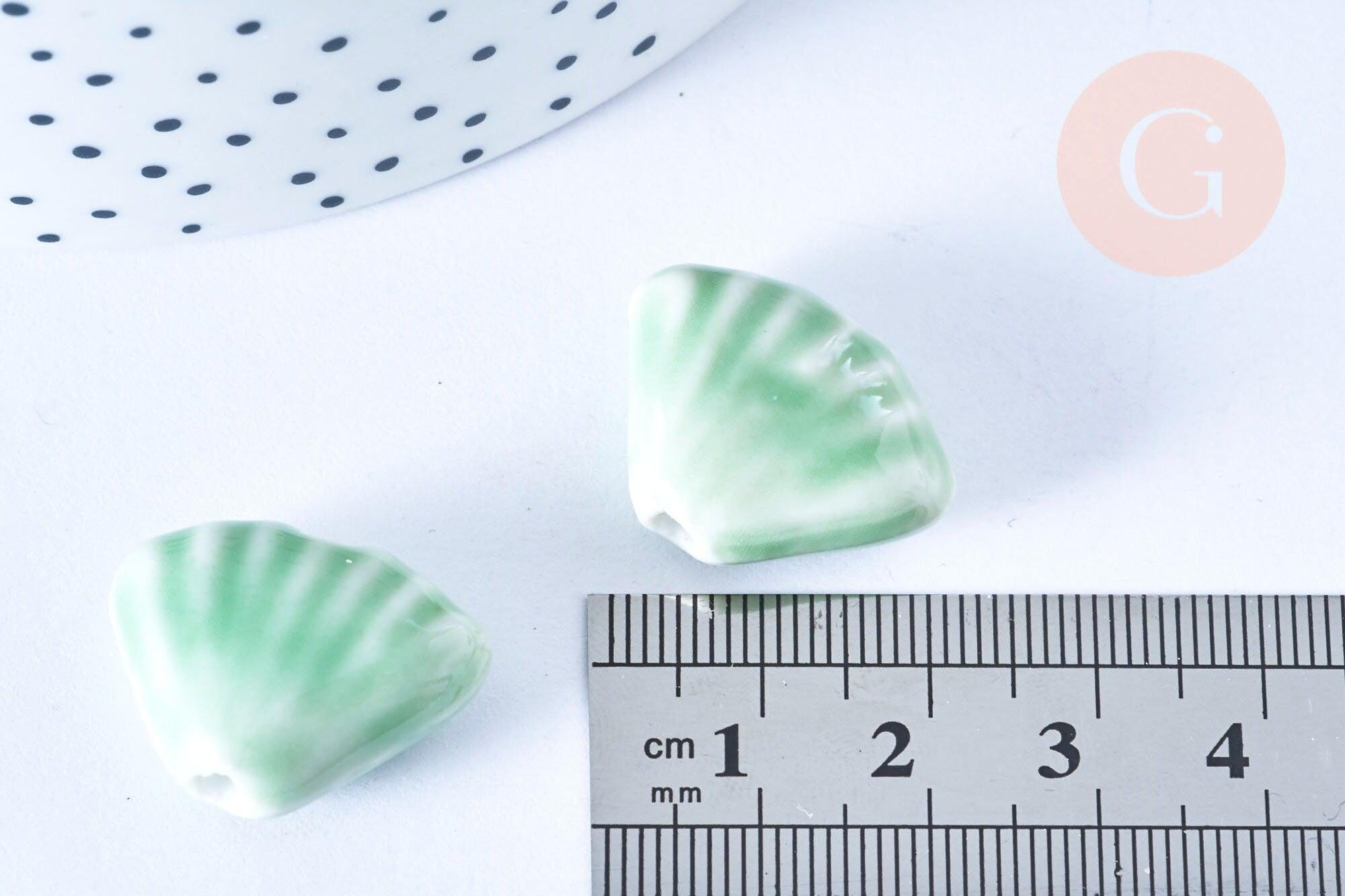 Perle porcelaine verte coquillage 22.5-23.5mm, perle céramique géométrique, x10 (G3427)