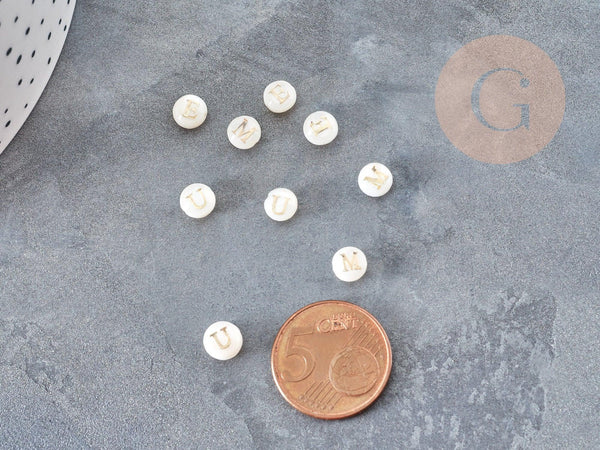 Perle ronde nacre blanche lettre dorée 6x4mm, nacre et coquillage, x1 (G9063)
