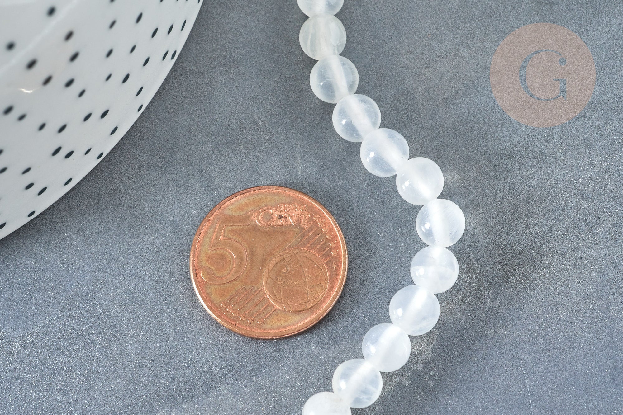 Perle ronde selenite blanche naturelle 6mm, x1 fil de 40cm (G7331)