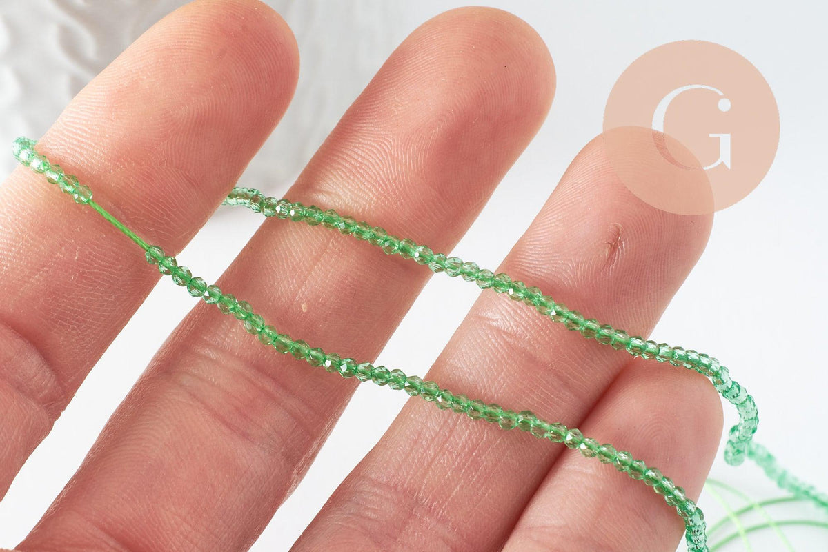 Perle ronde verre facettée transparente vert clair 2mm, x1 fil de 37cm (G7445)