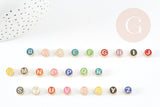 Perle ronde zamac doré initiale émail multicolore 8mm, x1 (G4296)