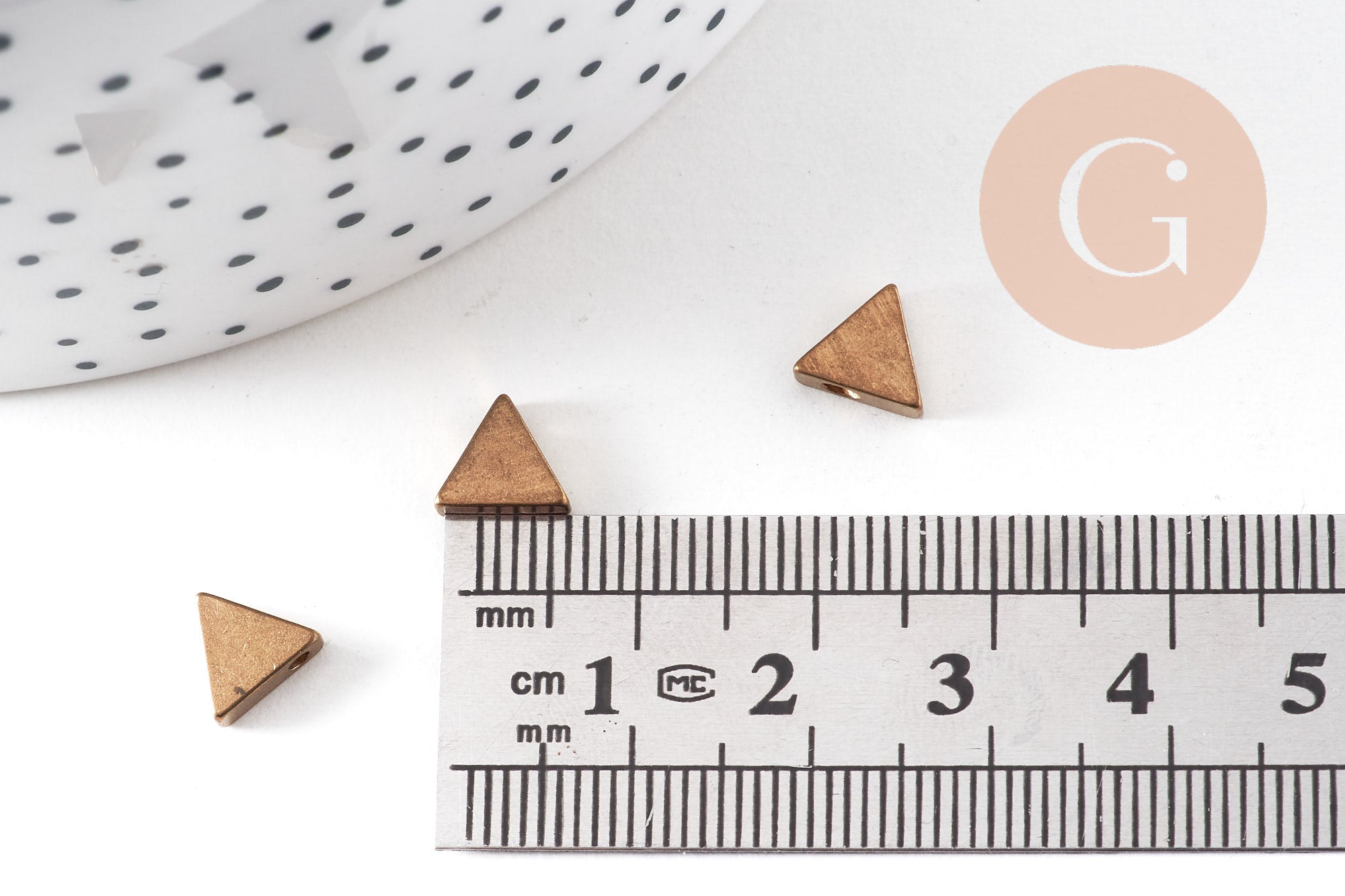 Perle triangle 1 trou laiton brut 7mm, x10 (G1347)