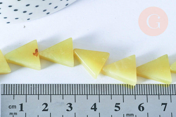 Perle triangle jade jaune ,bijoux pierre naturelle, 14mm, fil de 40cm, x1 (G7166)