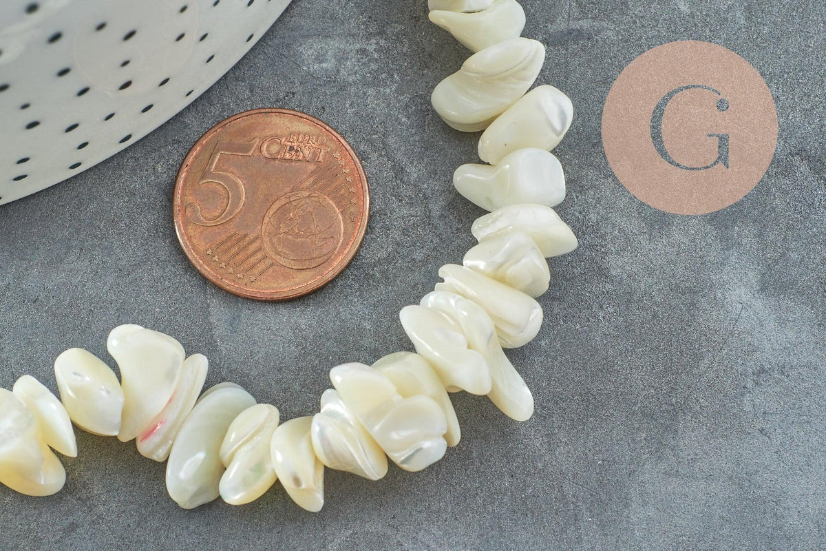 Perles chips coquillage nacre naturelle beige 8-14mm, x1 fil 80cm (G5742)