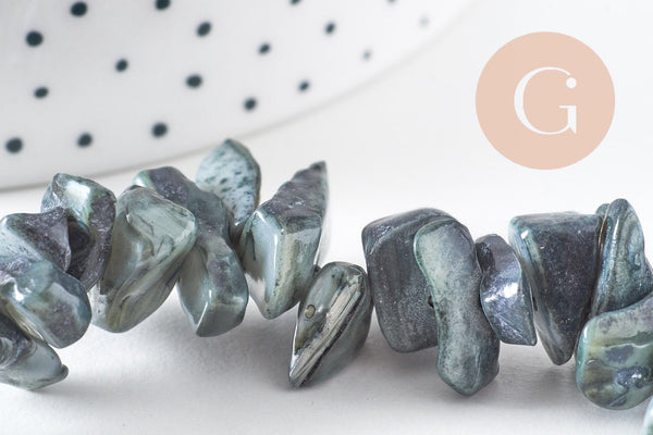 Perles chips de coquillage noir, coquillage naturel, 75 perles, fil de 40 cm, x1 (G1052)