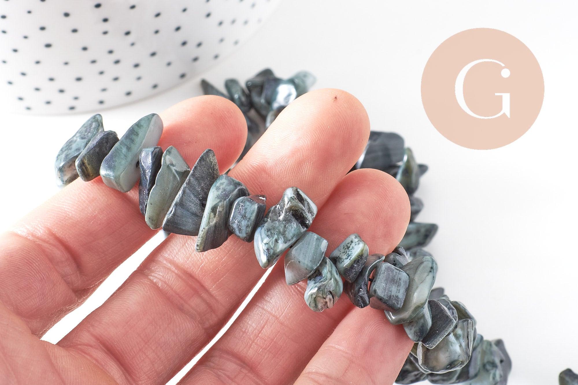 Perles chips de coquillage noir, coquillage naturel, 75 perles, fil de 40 cm, x1 (G1052)