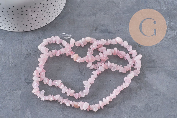 Perles chips quartz rose naturel fil de 90cm, x1 (G2107)