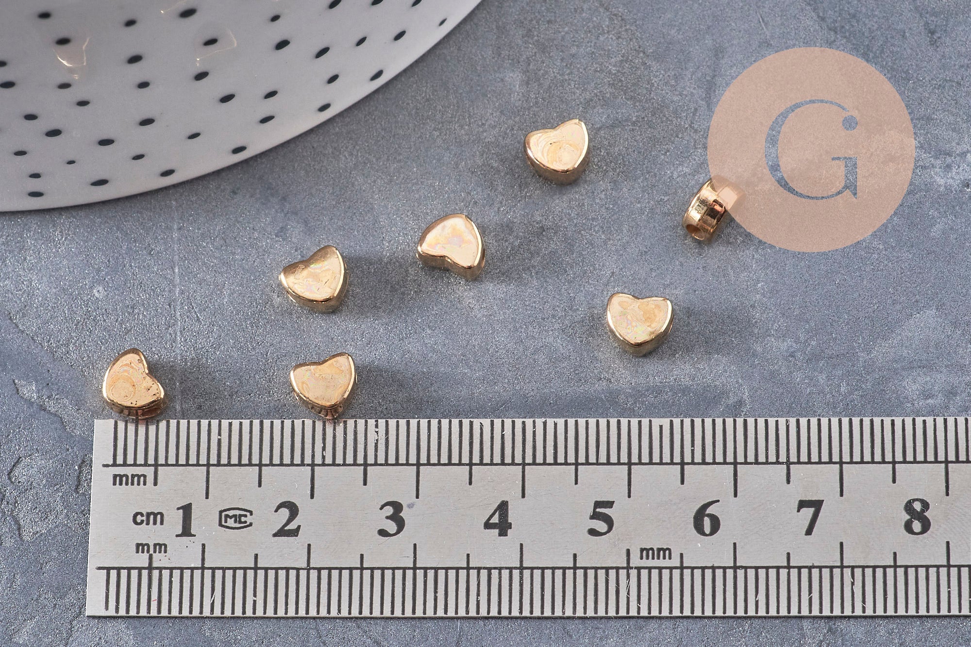 Perles coeur plastique doré 5.5mm, x 10g (G10969)