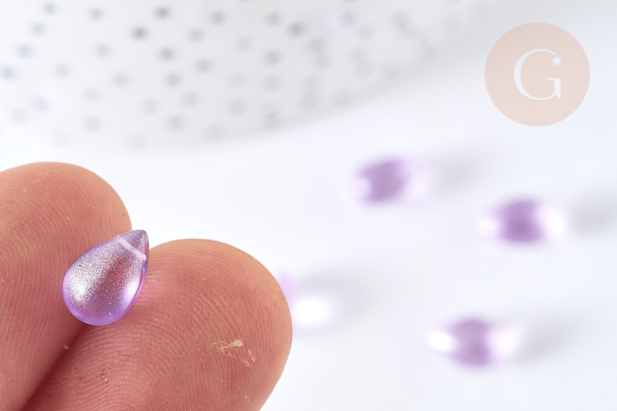 Perles cristal violet transparent goutte paillettes dorées 9mm, création bijoux verre, x50 (G7284)