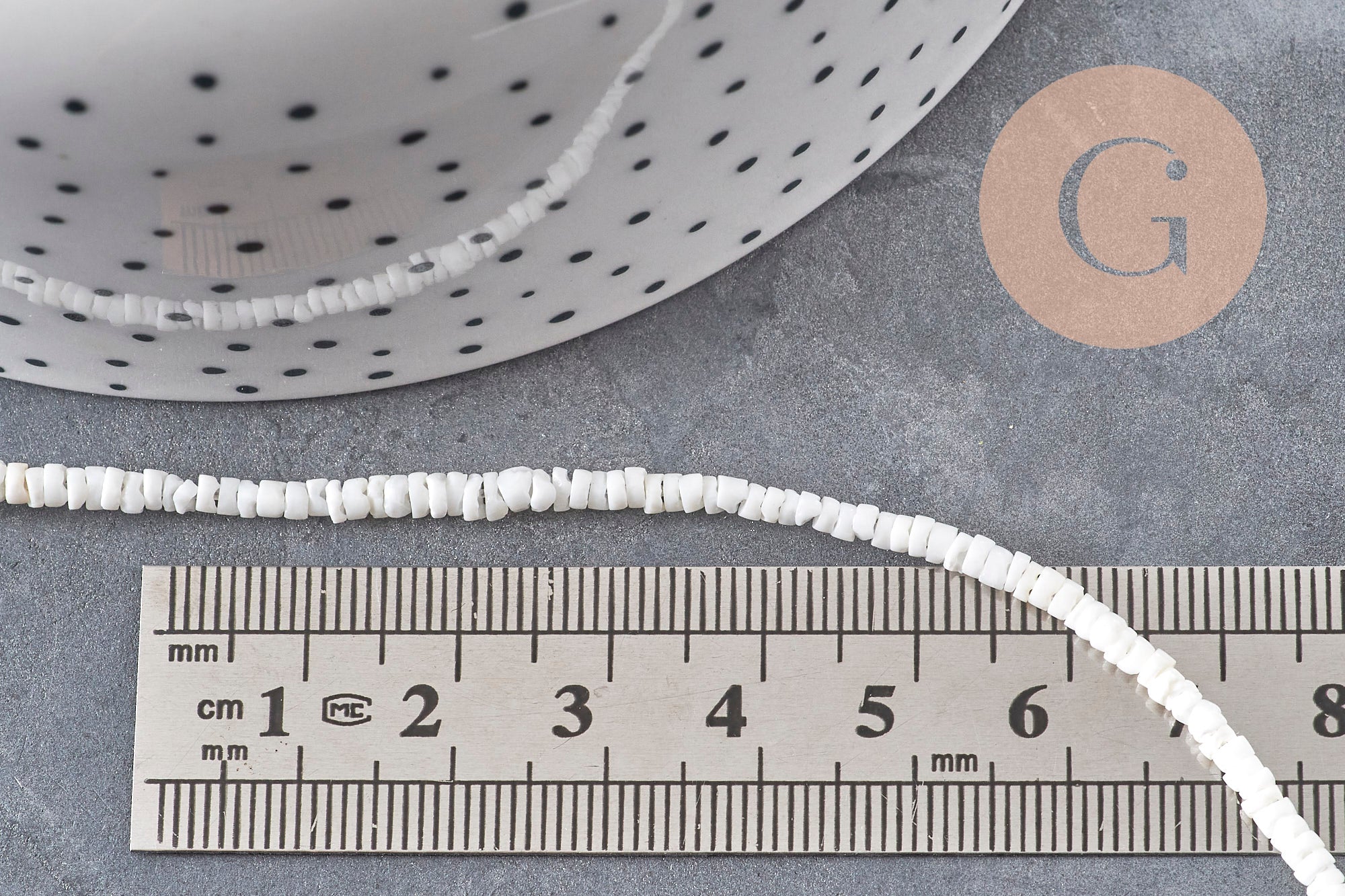 Perles heishi coquillage naturel blanc 3-4mm x1 fil de 60cm (G11092)