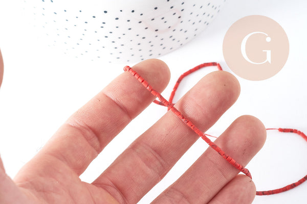 Perles heishi howlite naturelle rouge 2mm, fil de 30cm, x1 (G7266)