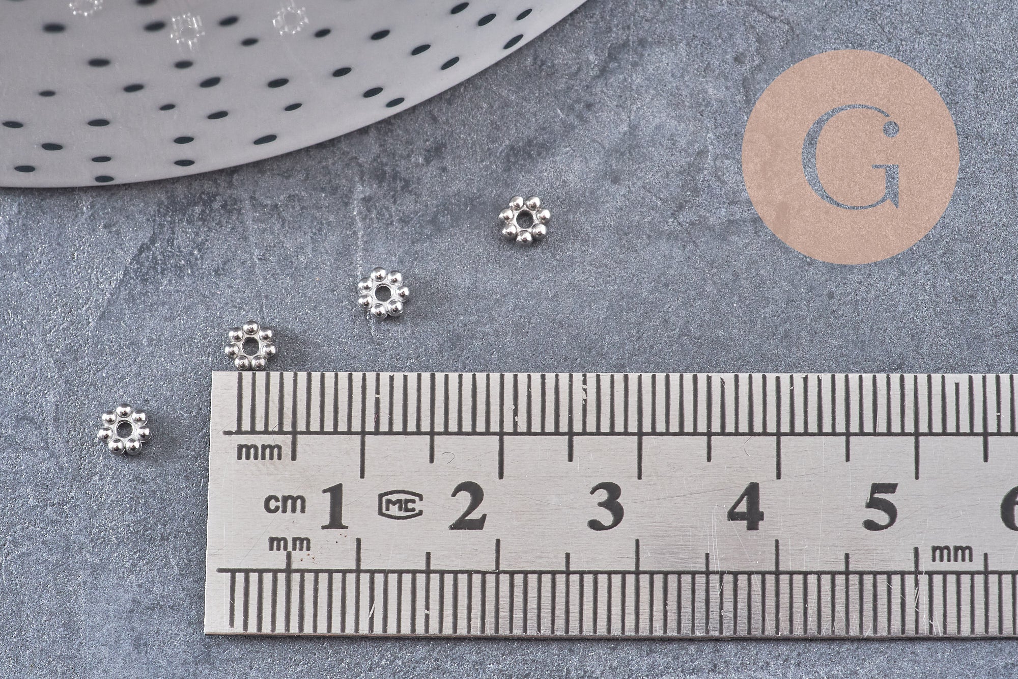 Perles intercalaires Rondelles fleurs acier 304 inoxydable platine 4mm, x10 (G10904)