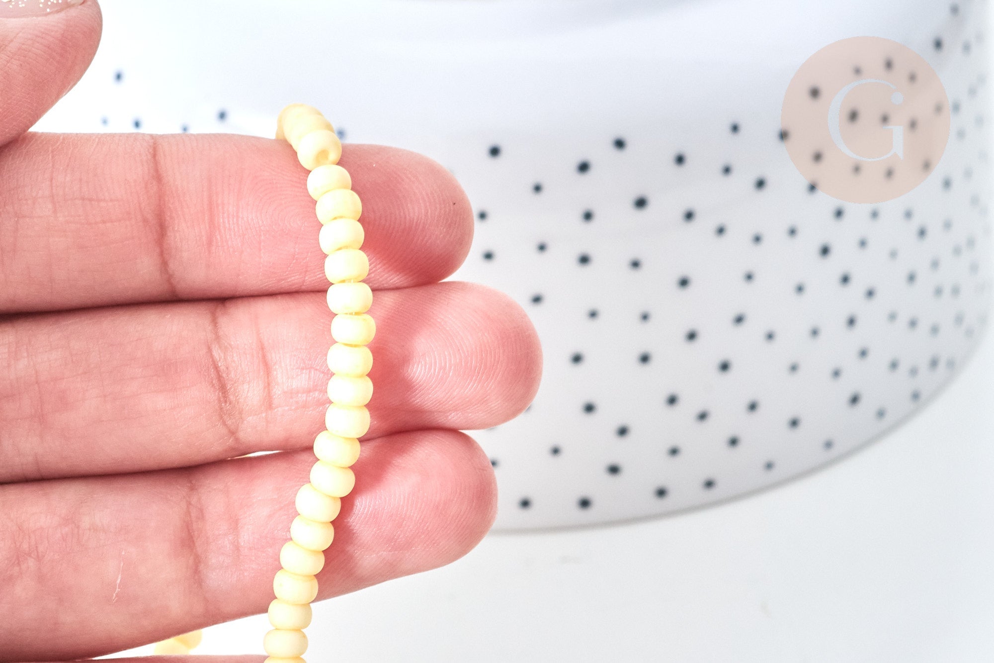 Perles porcelaine abacus jaune pastel 4x3mm, fil de 38cm, x1 (G7809)