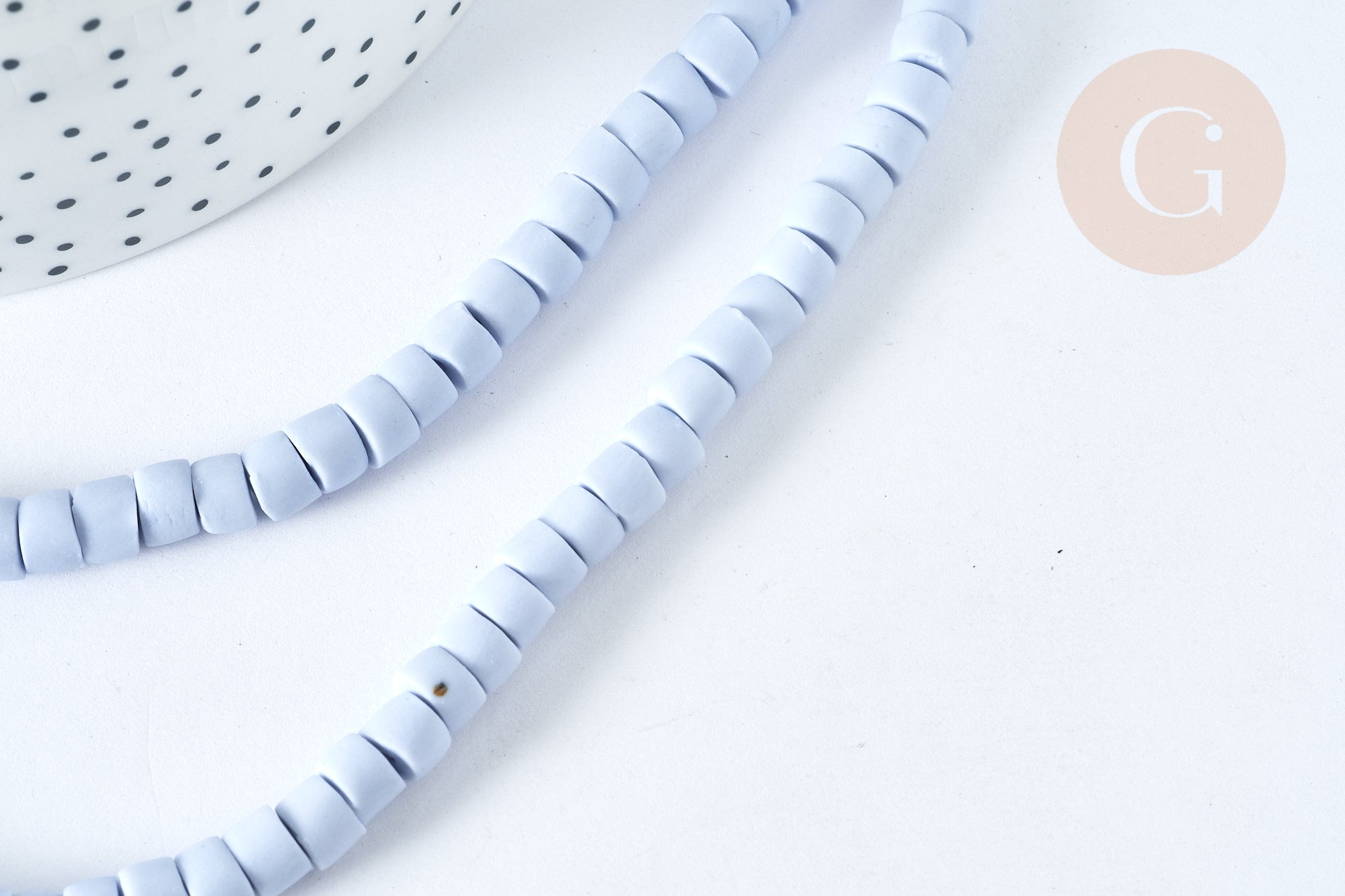Perles porcelaine heishi bleu clair 6x3~4 mm, bijoux céramique, fil de 48cm, x1 (G7440)
