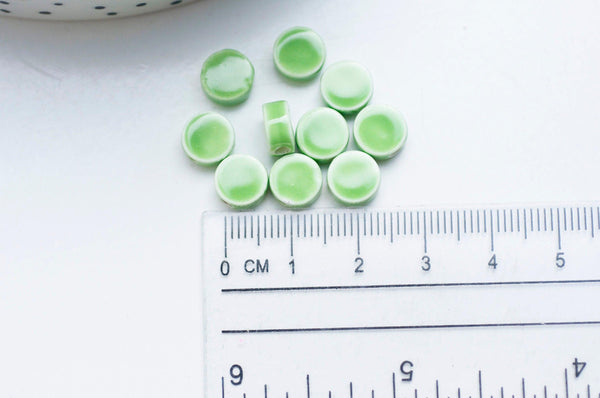 Perles porcelaine vert clair, perle céramique, perle porcelaine,perle disque, céramique verte,8mm, x10 G4731