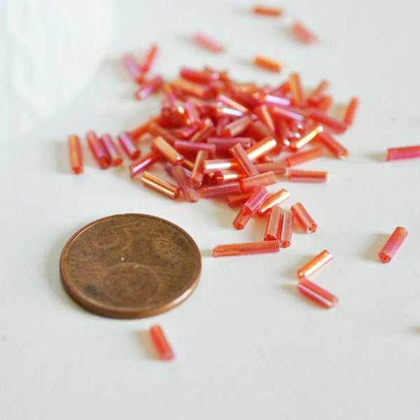 Perles rocaille Tube rouge irisé, ,perle tube,perles rocaille rouge, perles rouge irisé,6mm x 2mm, x 5gr G0666