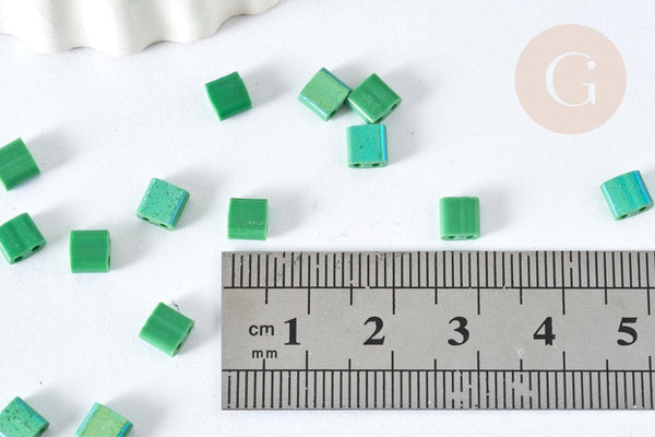 Perles rocaille carré verre rectangle vert irisé,création bracelet, perle tila,4.5mm,2 trous, x50 (4.8GR) (G7483)