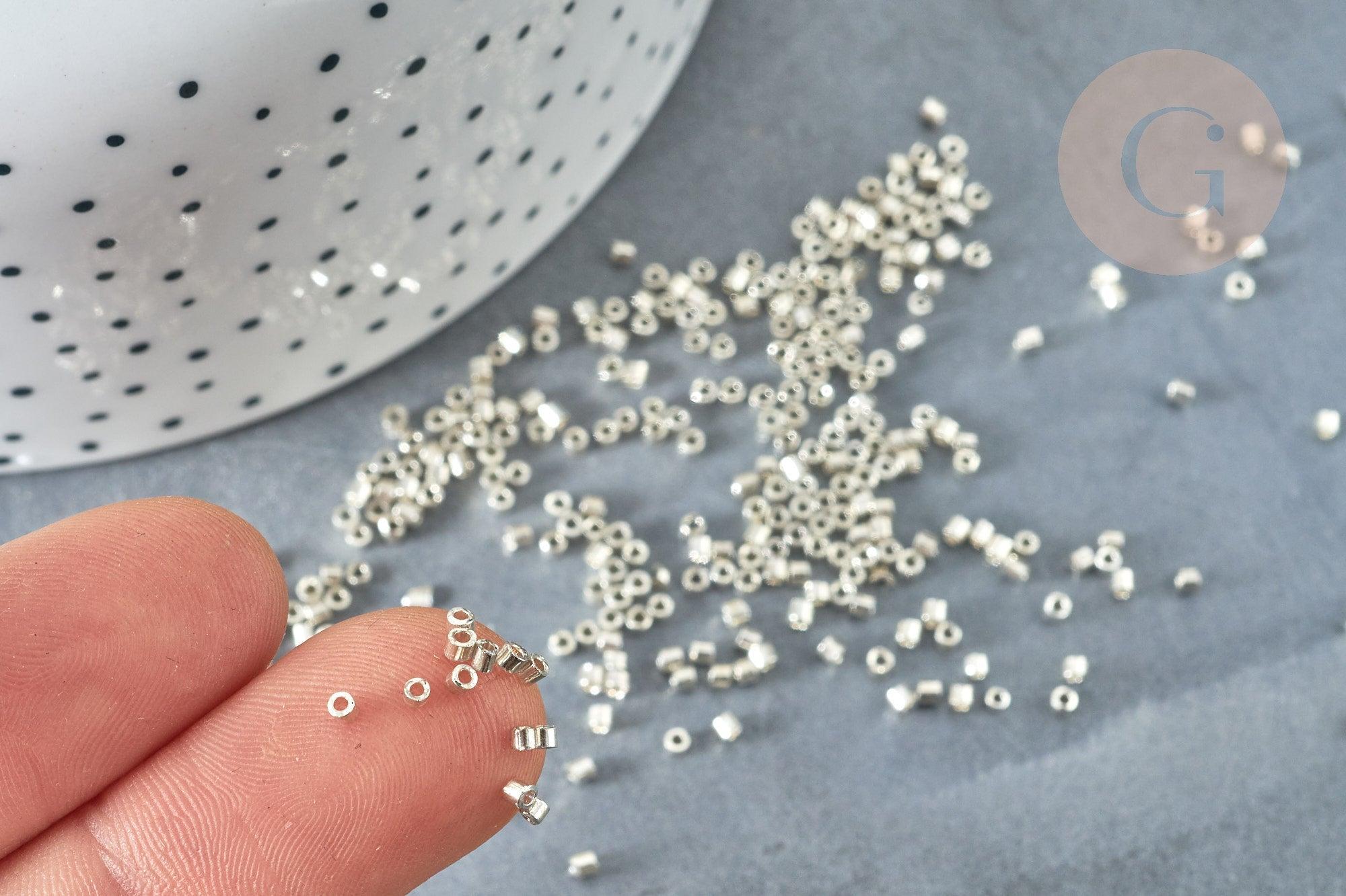 Perles rocailles verre cylindrique gris métallisé façon Delica Miyuki Lined Crystal, x1 sachet de 8g (G8168)