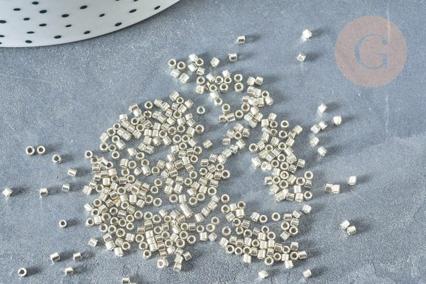 Perles rocailles verre cylindrique gris métallisé façon Delica Miyuki Lined Crystal, x1 sachet de 8g (G8168)