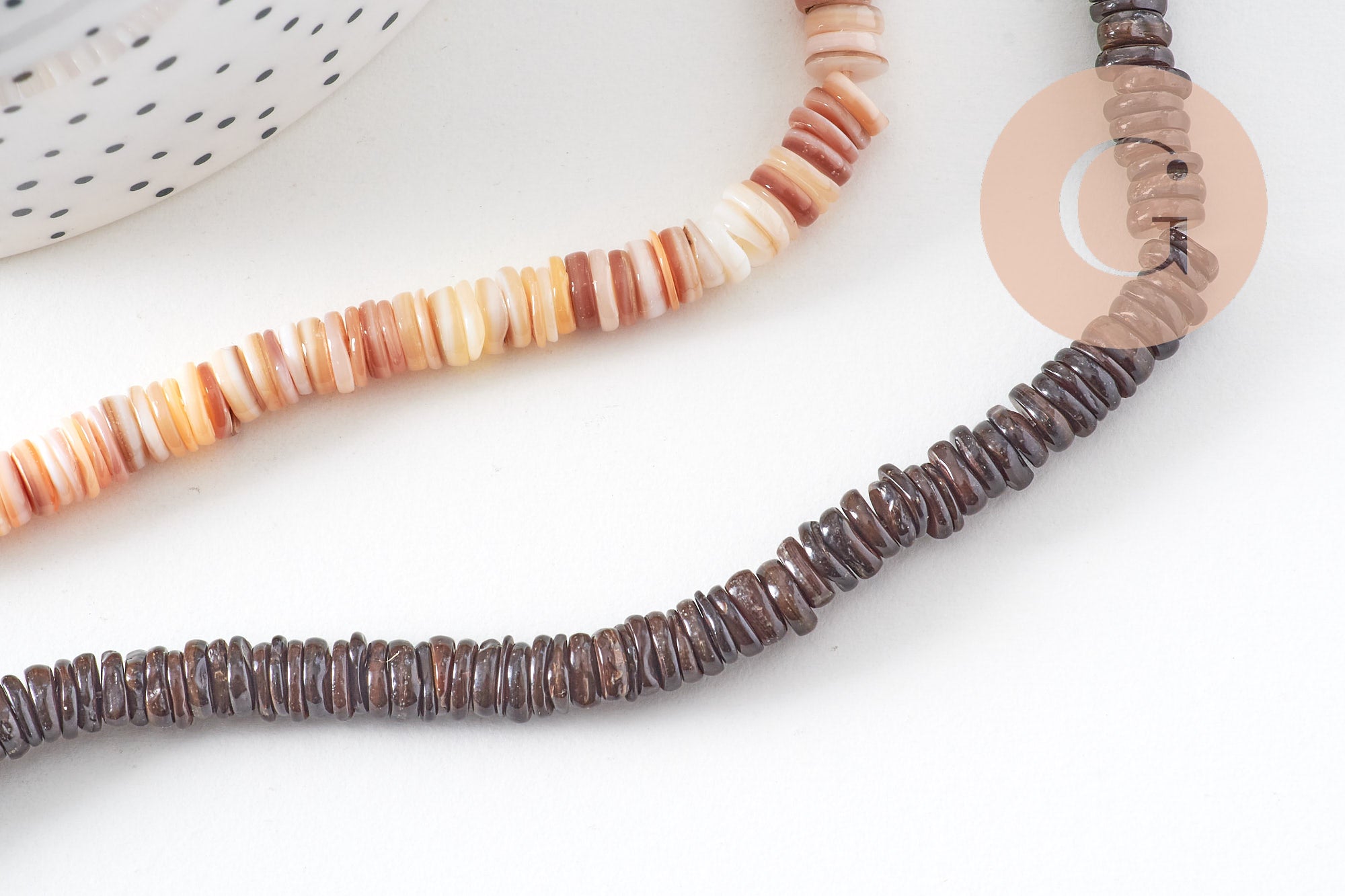Perles rondelles coquillage blanc ou noir ou marron naturel 4,9-6mm ,rondelle coquillage blanc noir marron coquillage, le fil de 41cm x1 (G8050)