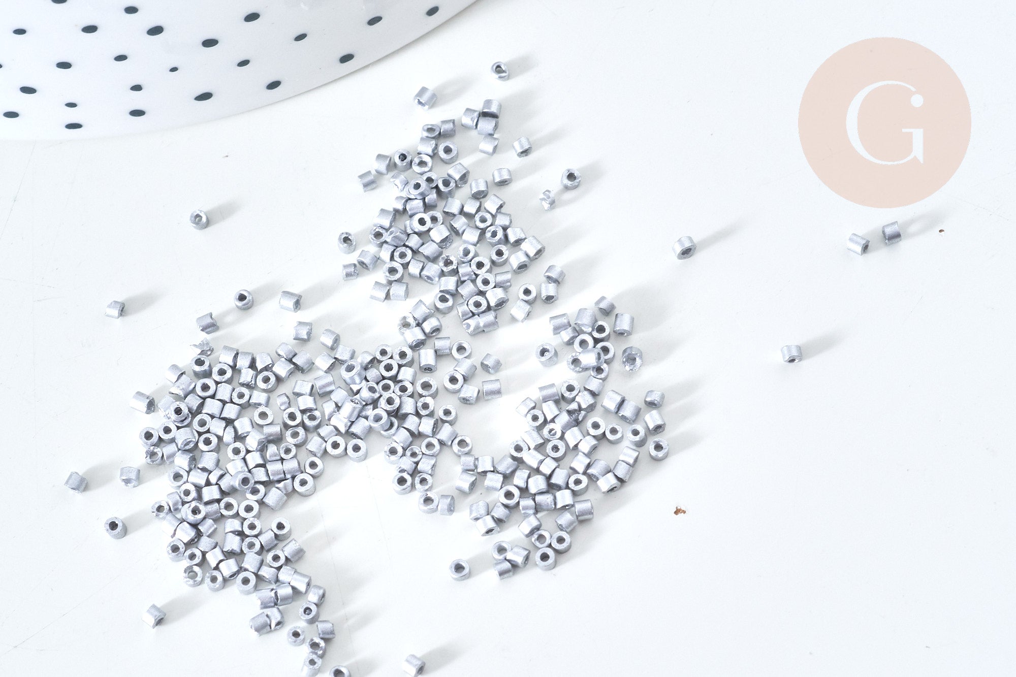 Perles tube argent métallisé mat façon Delica miyuki, x1 Sachet 8g (G7852)