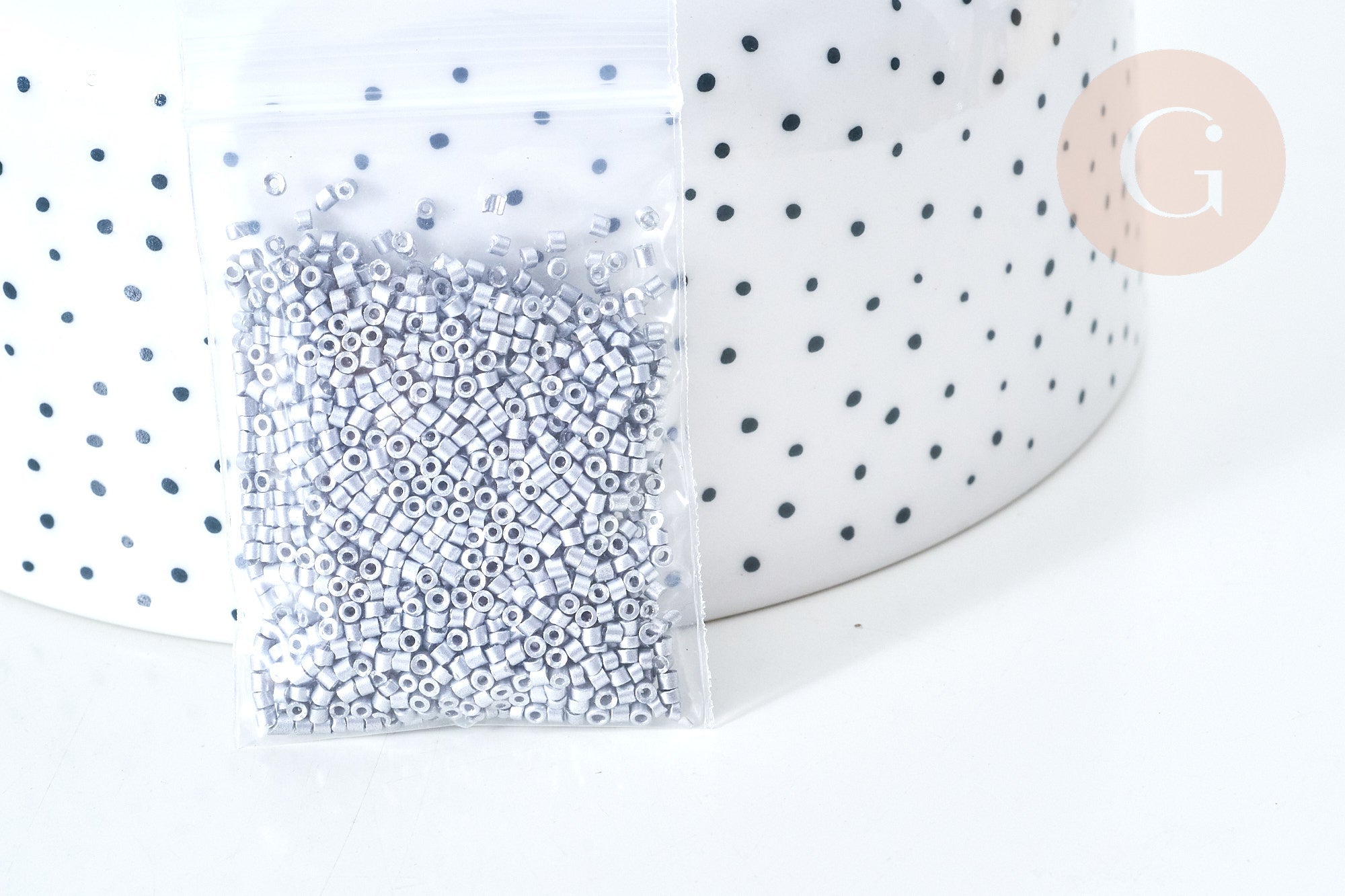 Perles tube argent métallisé mat façon Delica miyuki, x1 Sachet 8g (G7852)