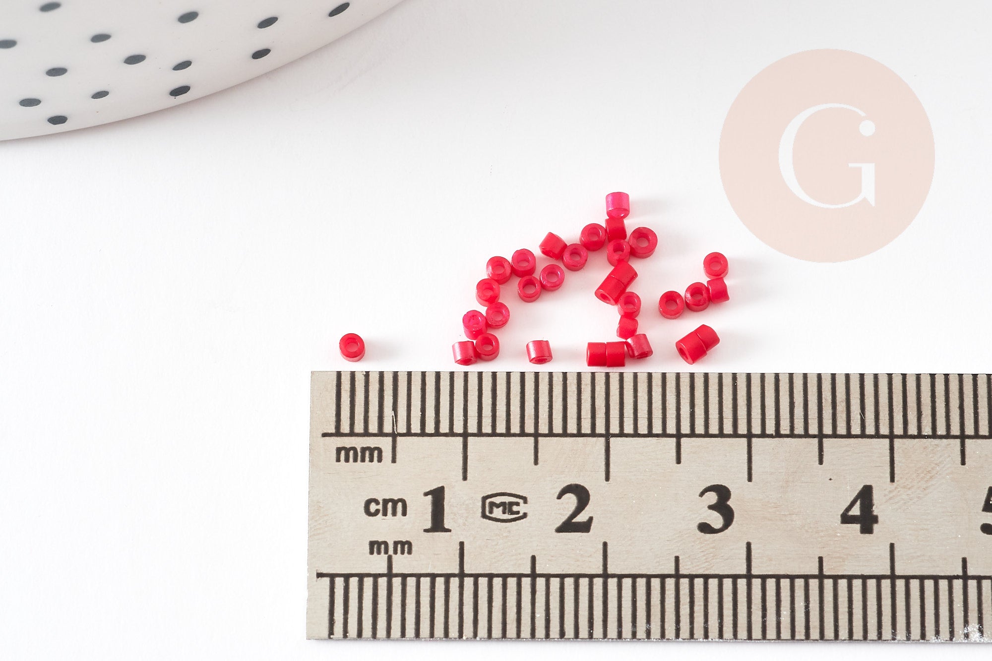 Perles tube rouge rose opaque façon Delica miyuki 1.5-2mm, x1 sachet de 8gr (G9166)