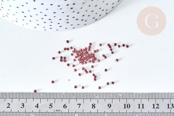 Perles tube verre rouge bordeau métallisé mat façon Delica miyuki, x1 sachet de 8g (G7779)