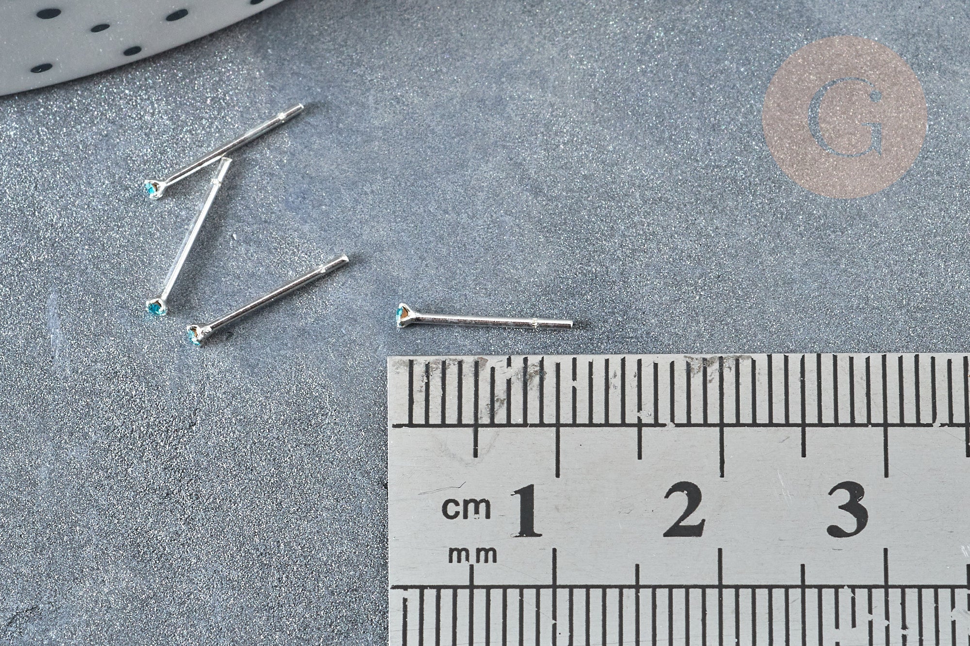 Piercing clou argent 925 massif strass couleur turquoise 1.5mm, x1 (G7599)