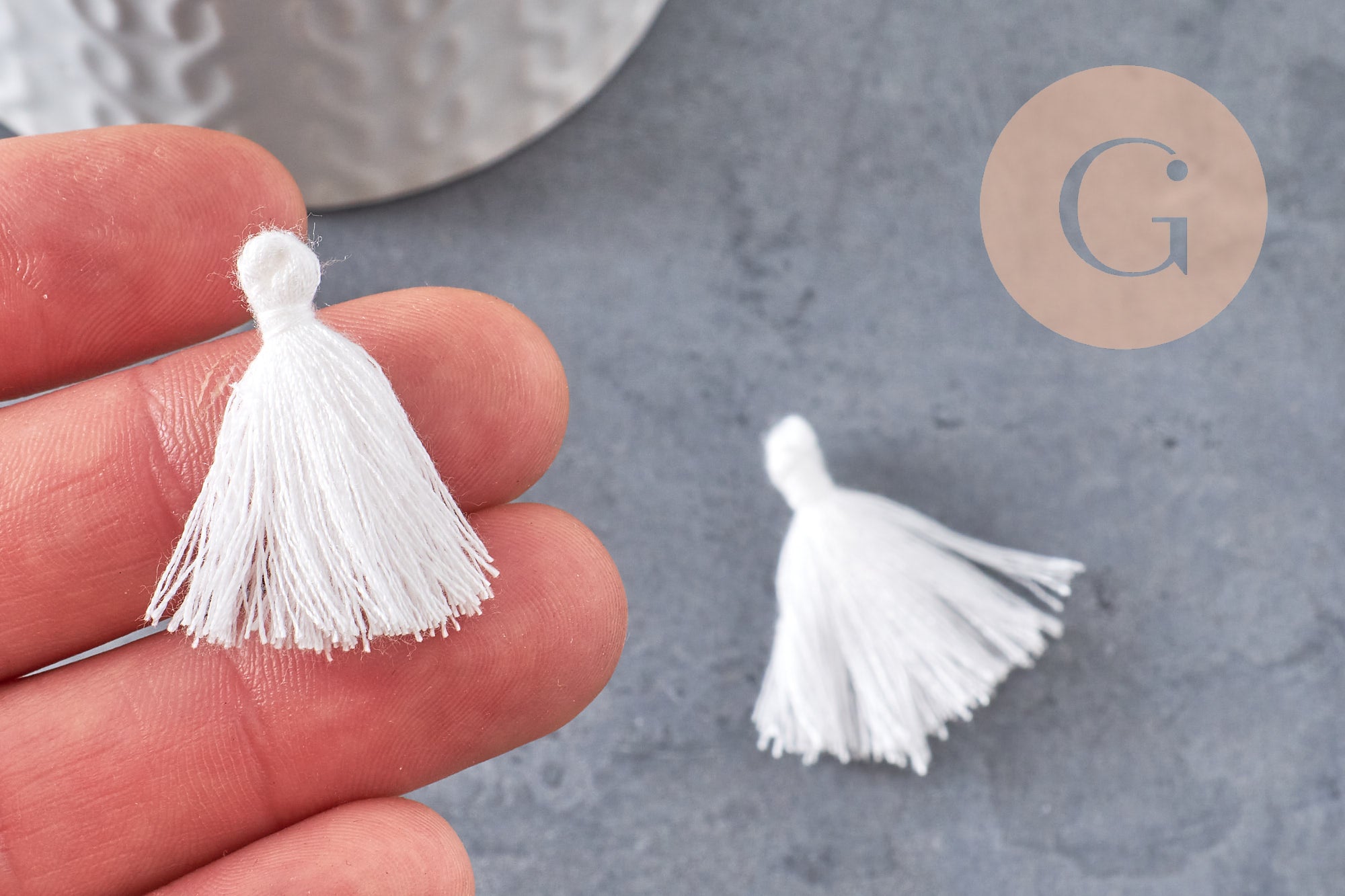Pompon blanc coton 25-31mm, x5 (G1790)