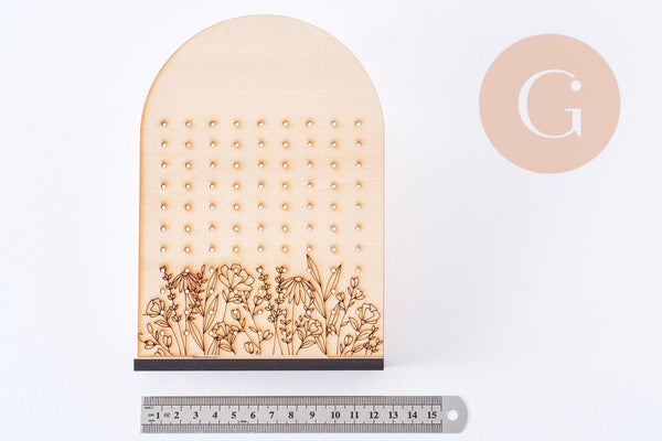 Présentoir boucles d'oreilles en bois fleurs gravées personnalisable 18cm, x1