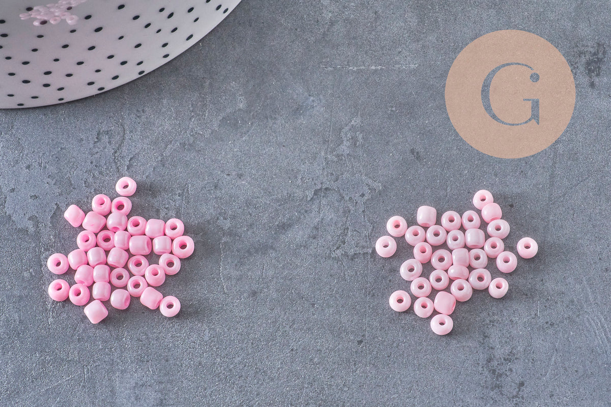 Large pearlescent pink glass seed beads 4mm, x10g (G5474)