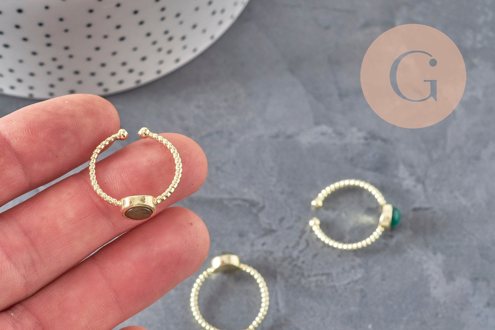 Anillo ajustable trenzado de latón dorado con cabujón de piedra natural de 20mm, x1 (G4238)