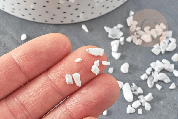 Sable chips pierre howlite blanche naturelle non percé, x20gr (G7669)