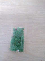 Sable chips pierre rubis dans zoisite naturel non percé, x20gr (G0234)