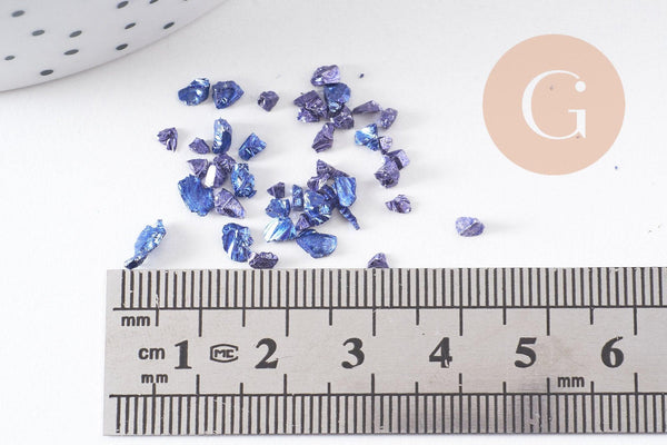 Sable chips verre bleu métal 1.5~2mm non percé, x10gr (G0875)