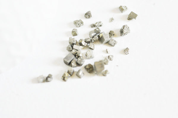 Sable cube Pyrite naturelle 2~5mm non percé, x20gr (G3676)