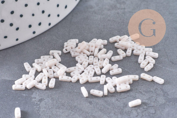 perles rocaille verre rectangle rose très clair opaque, perle carré création bracelet, perle tila, 2mm,2 trous, x50 (1.2 Gr) (G4605)