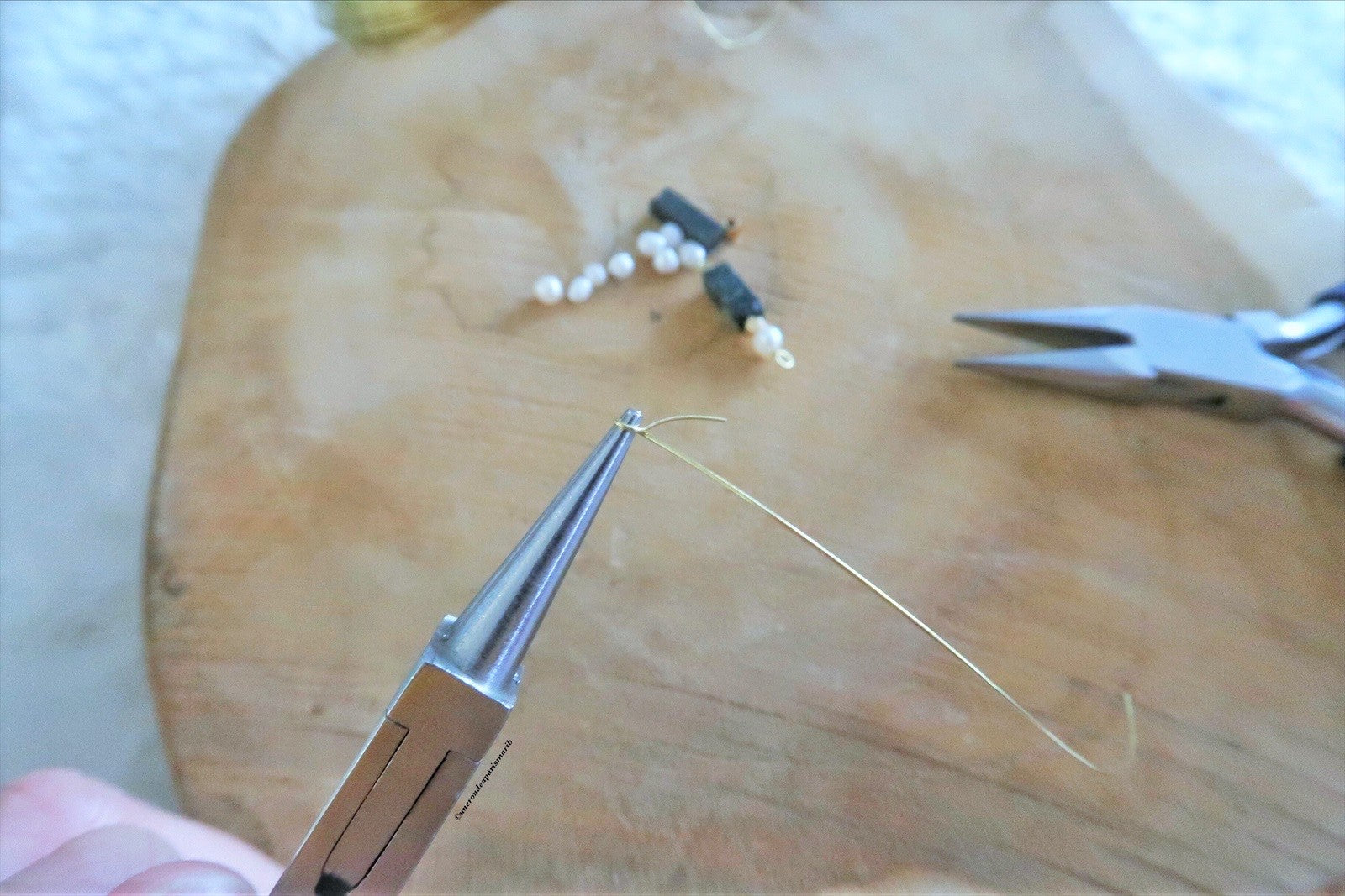 Cómo hacer una coleta con alambre de metal