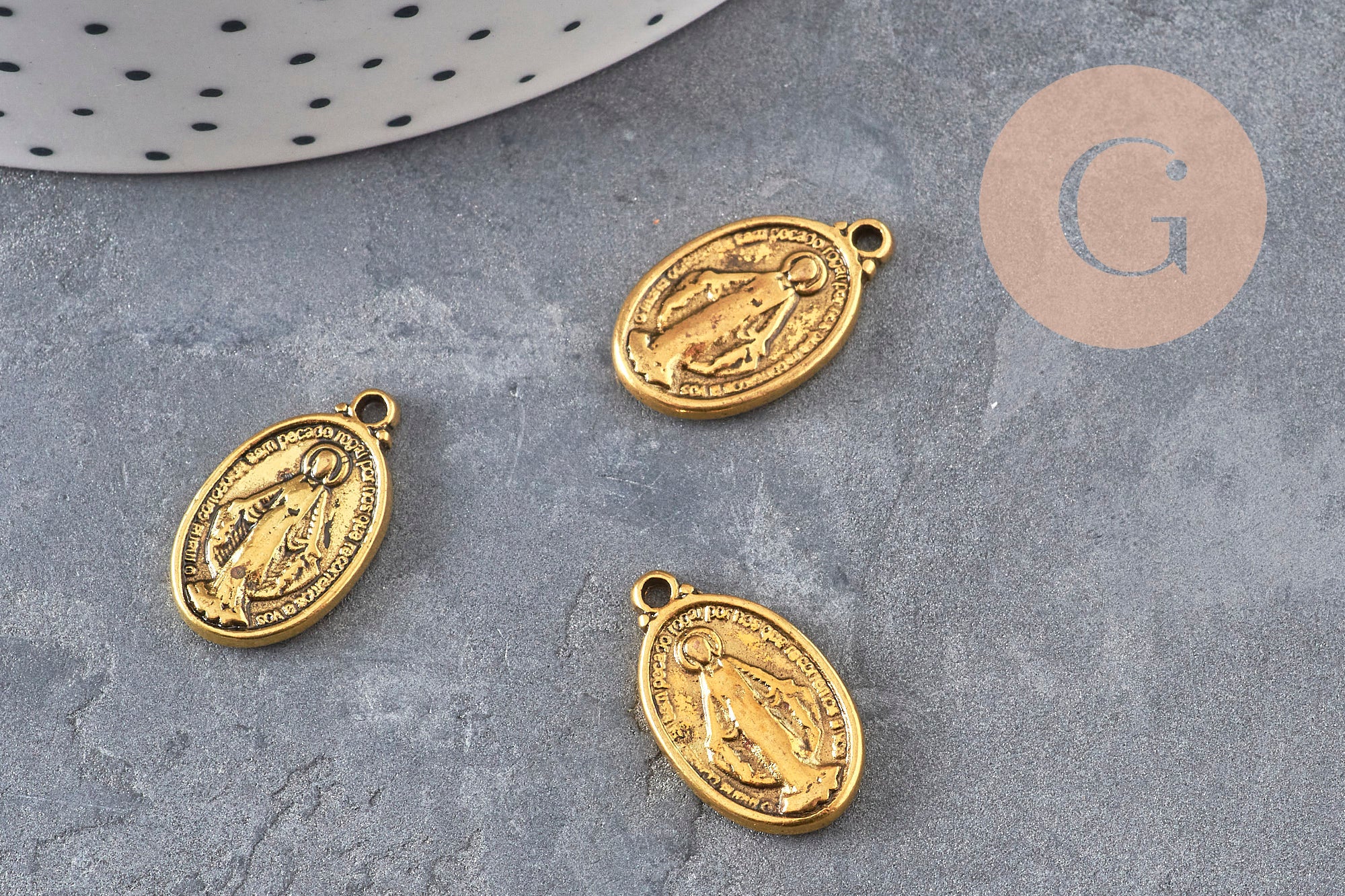 Pendentif médaille ovale Vierge Marie zamac doré 19.5mm, x2 (G11108)