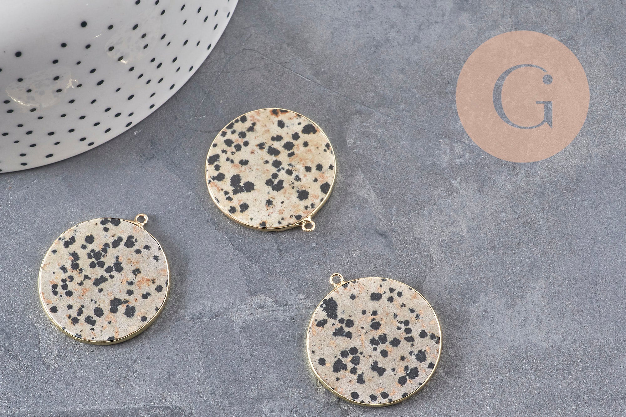 Pendentif rond jaspe dalmatien naturel laiton doré 32mm, x1 (G11123)