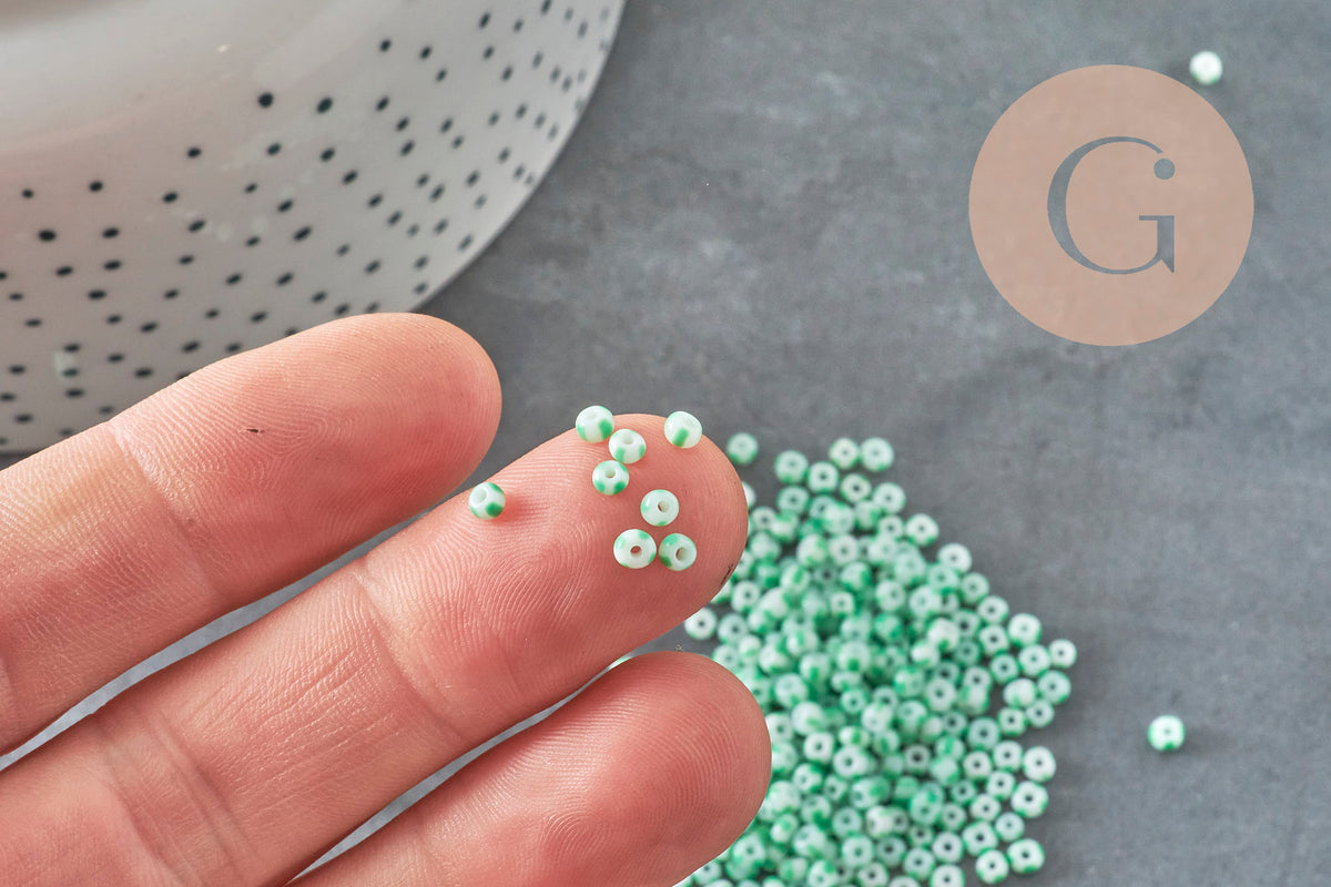Petite Perle rocaille rayé vert blanc 3-3.5mm, x10gr (G11403)