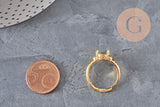 Bague réglable en laiton doré avec support à 4 griffes pour cabochon ovale et pavage de zircons, vue de côté.