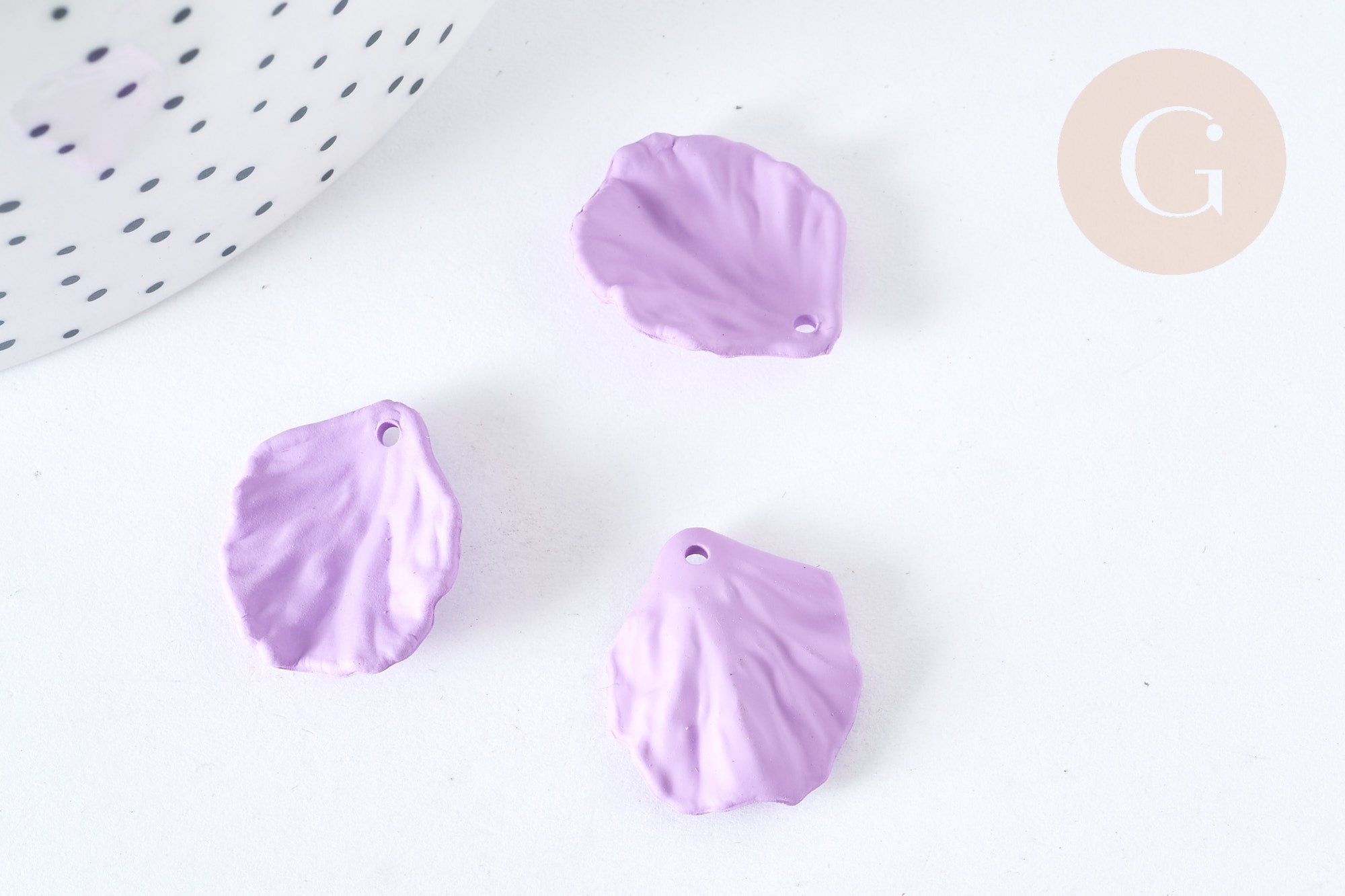 Breloque coquillage violet pastel acrylique effet caoutchouc 20 mm, perles plastique, x5 (G7300)