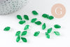 Breloque feuille verre vert 12mm, x20 (G10876)