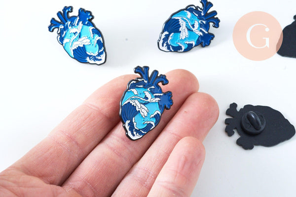 Broche coeur vague océan mystique doré émail noir 33x23mm, x1 (G6382)