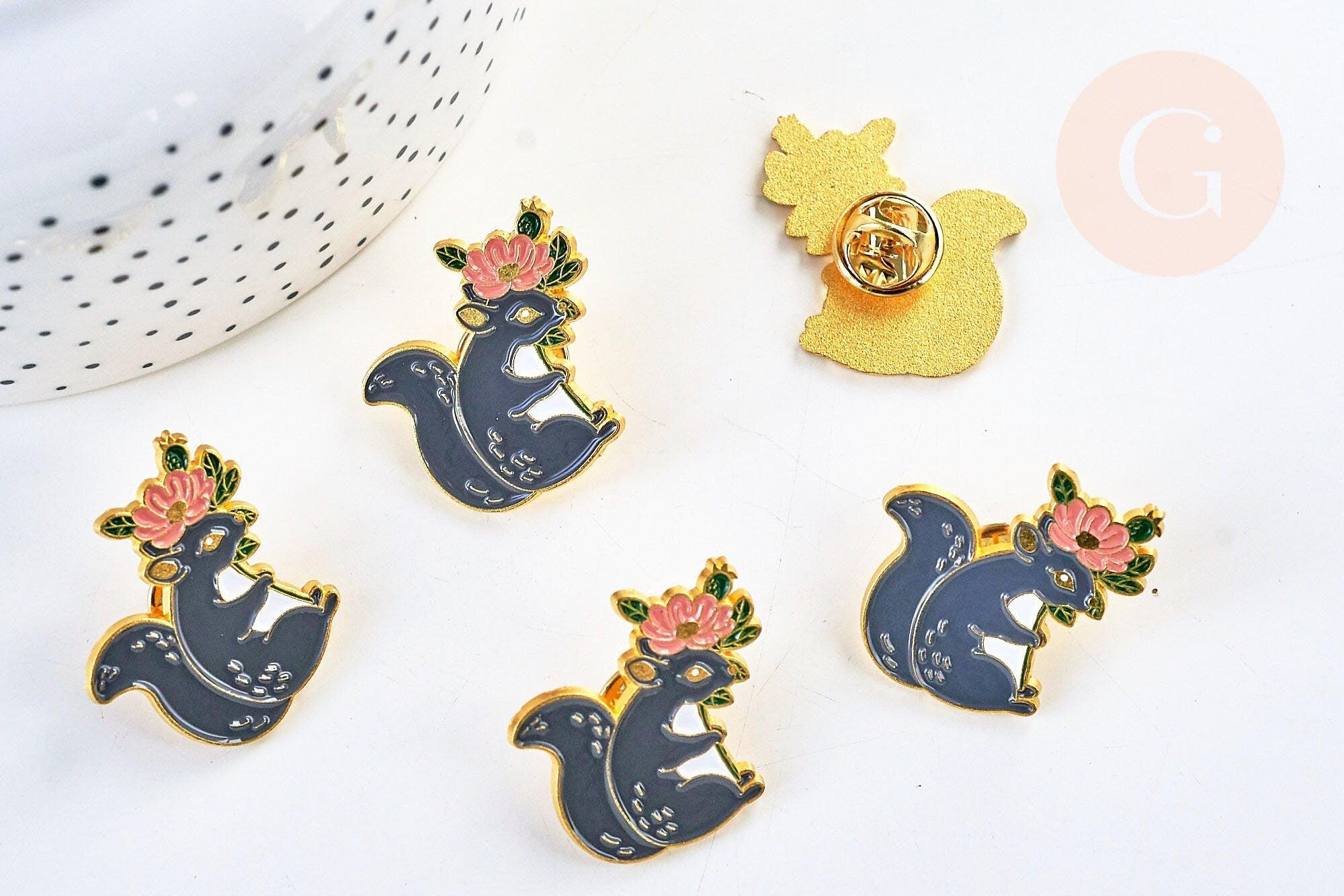 Broche pins animal écureil motif végétal doré émail, décoration veste, 27x26mm,x1 (G5540)