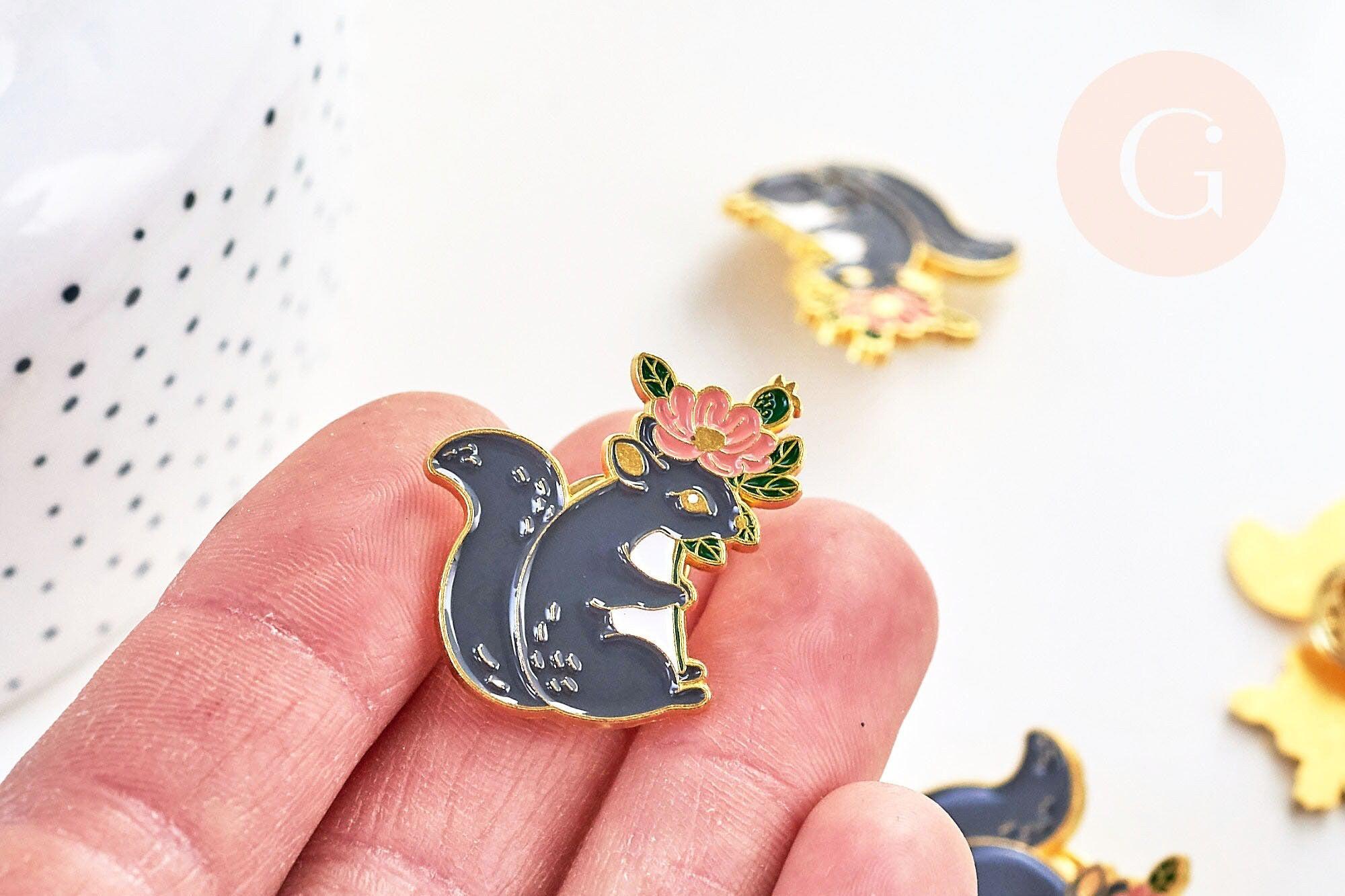Broche pins animal écureil motif végétal doré émail, décoration veste, 27x26mm,x1 (G5540)